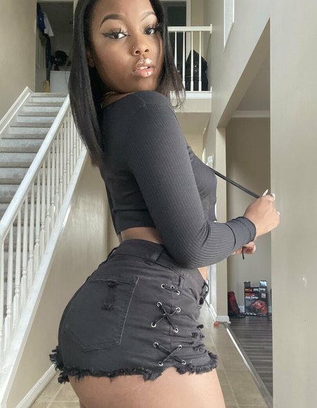 baezy model exclusive img