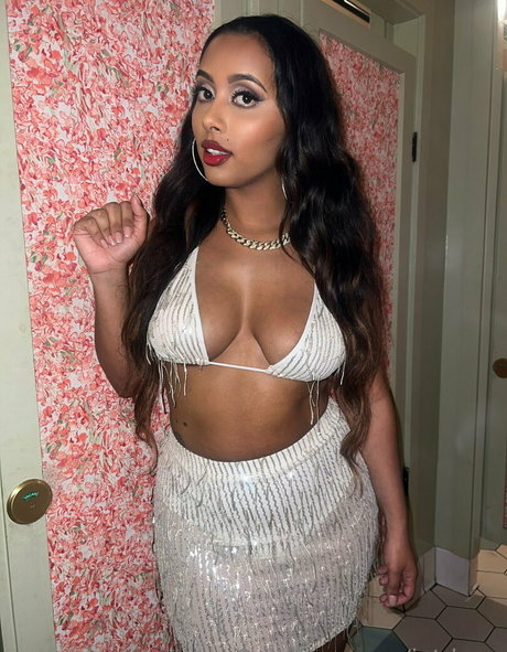 beauty curvy onlyfans beautiful nude gallery