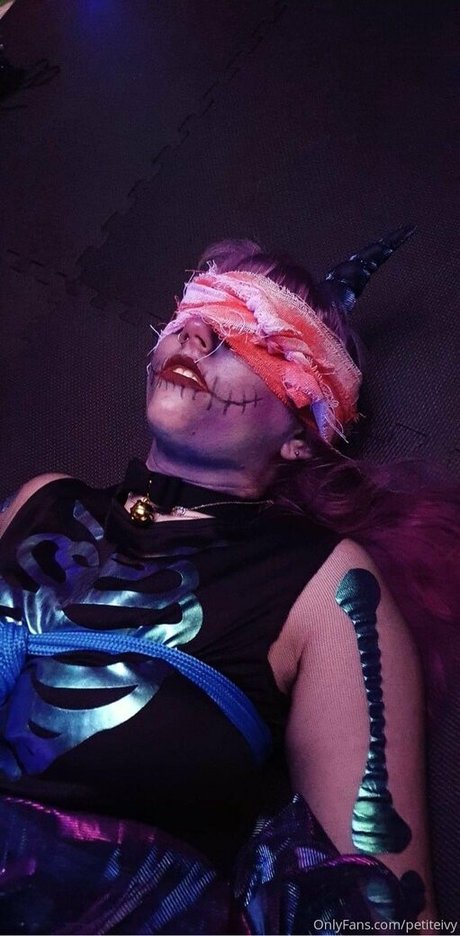 petiteivy model adult pics