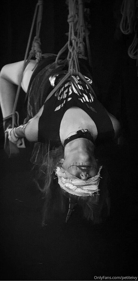 petiteivy model picture