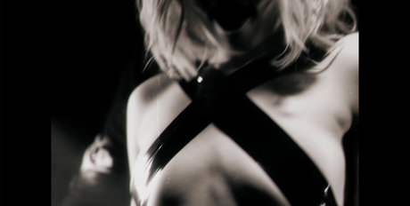 Emily Browning nudes actress picture