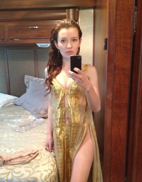 Emily Browning xxx star pics