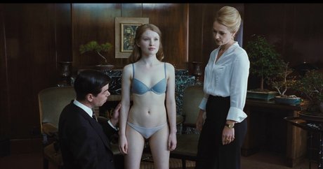 Emily Browning sexy model picture