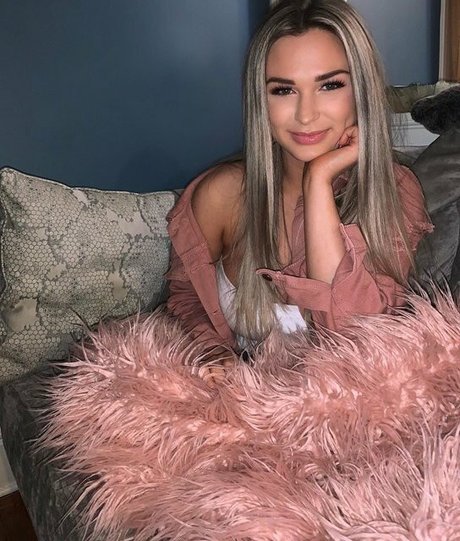 Cassandra Spano model beautiful image