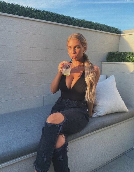 Cassandra Spano hot actress galleries