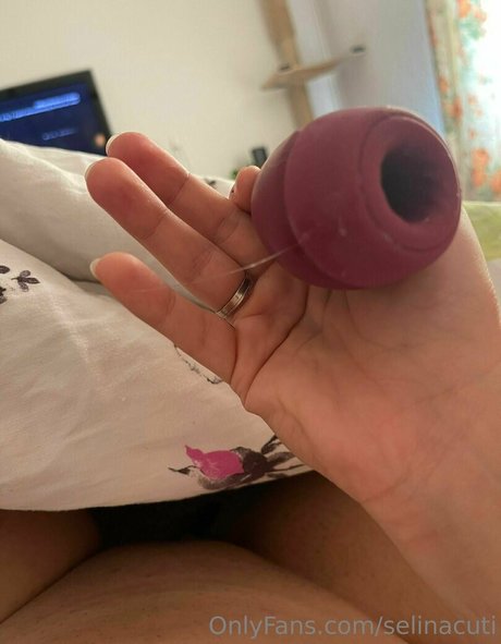 selinacuti pornstar nude photos