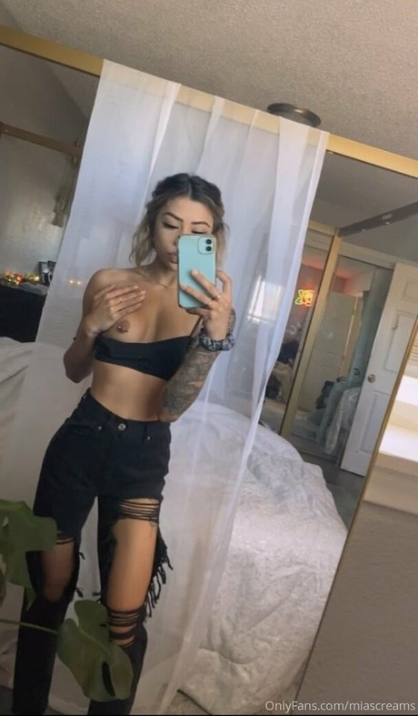 miascreams erotic star img