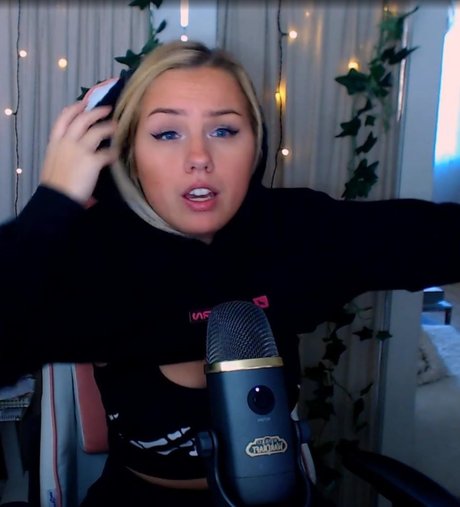 ImSoff nude actress photo