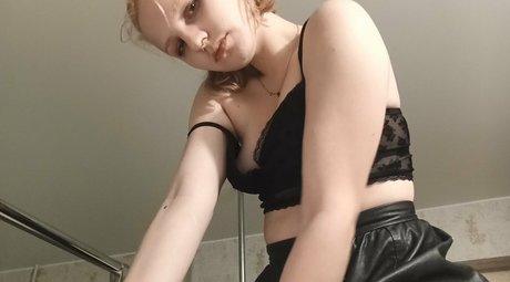 dirty blonde__ pornstar nude pics