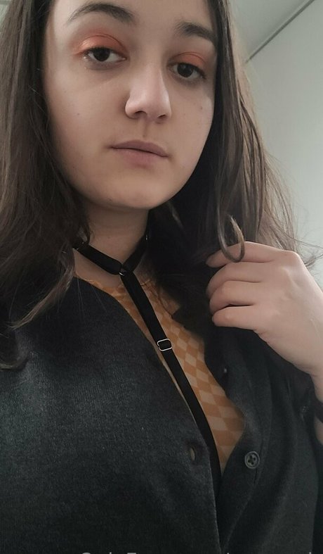 momegh model hot pictures