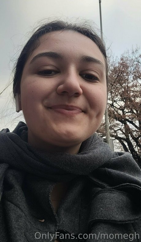 momegh star free pics