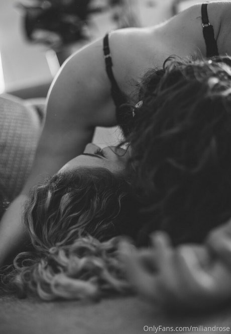 miliandrose nudes model photos