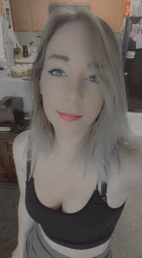 ameliaxy naked pornstar photos