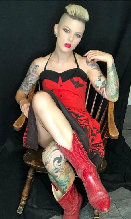 dicentra6 star nudes pictures