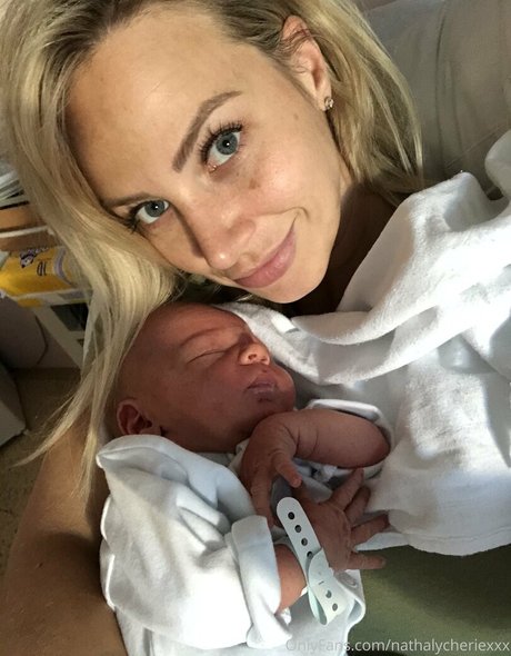 Nathalycheriexxx model free pictures