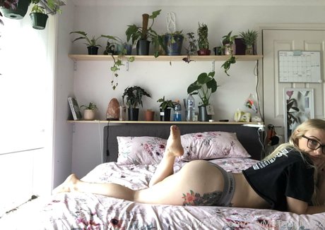 naughtyhortyxo model art photo