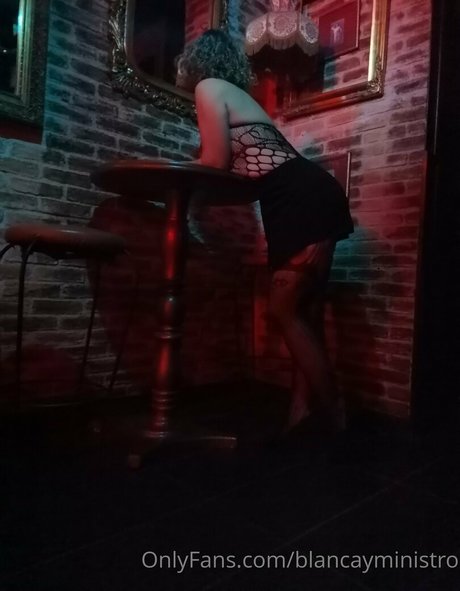 blancayministro naked star img