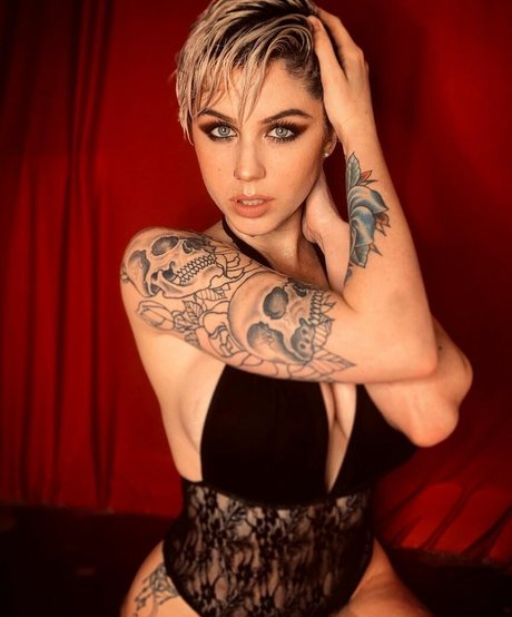 Punkqueenxoxo pornographic model gallery