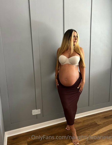 naughtylebanese model nude pic