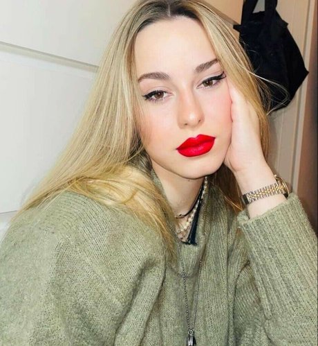 Elena Lagou naked pornstar pic