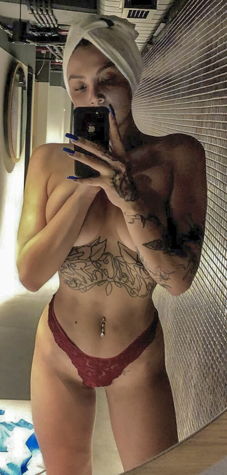 Ecem Guvenciler porn model img