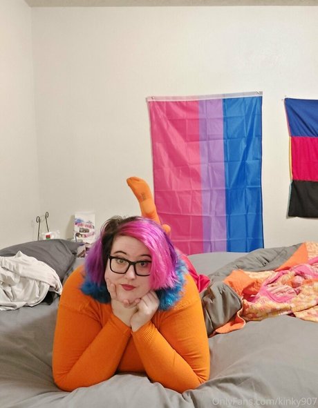 kinky907 erotic model img