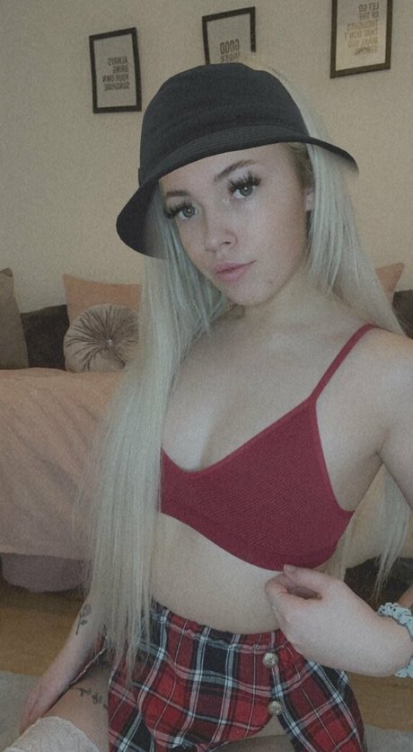 blonde shemale onlyfans porno photos