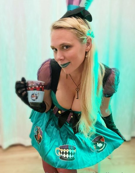 fayelinaplays nude actress pics