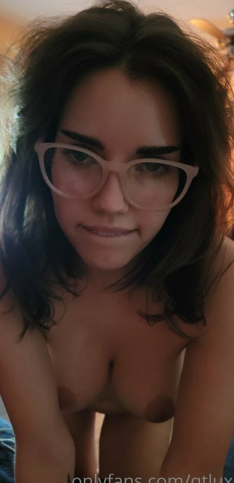 QT Lux top star photos