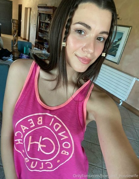 hoe and housewife model nudes gallery