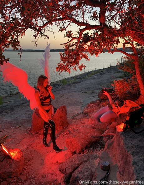 thesexyveganfree model pretty pics