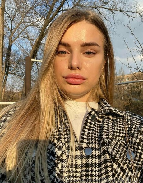 blondyariax model best galleries