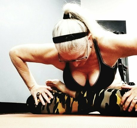 nakedyoganakedyoga model high quality pictures