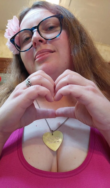 lukeylewdcario model hd images