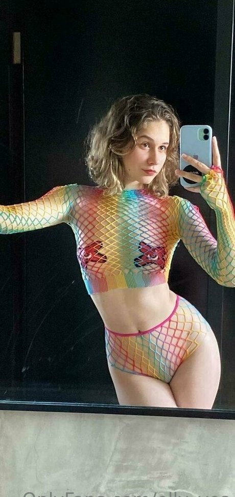 elly yes exclusive star img