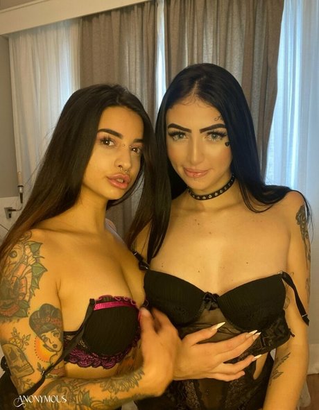 Deskicio Suicide model pornographic image