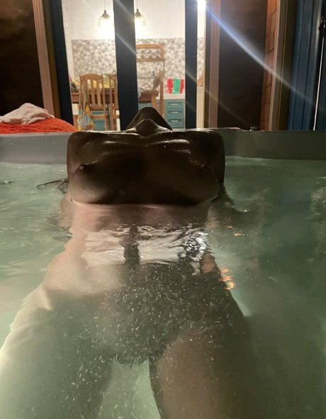 Onemorecum star sexy photo