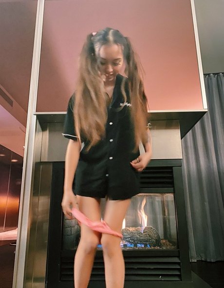 Official Kendama Babe beautiful actress img