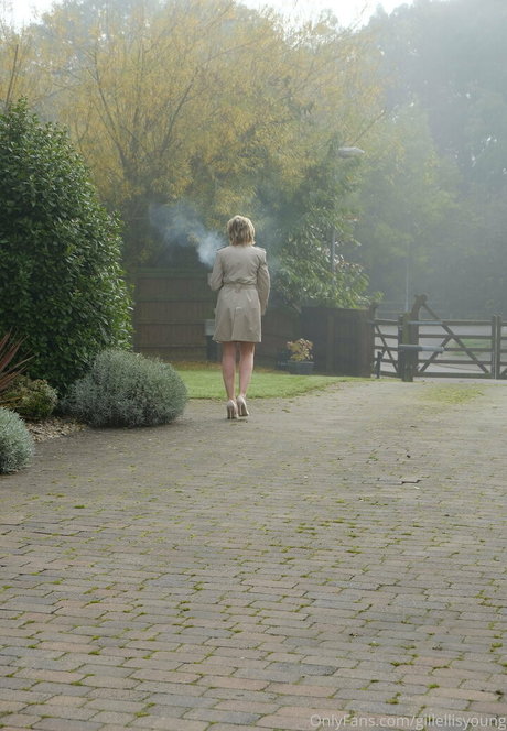 gillellisyoung model nudes photos