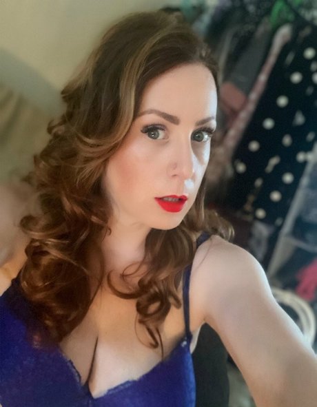 Pregnant English Rose star nudes pictures