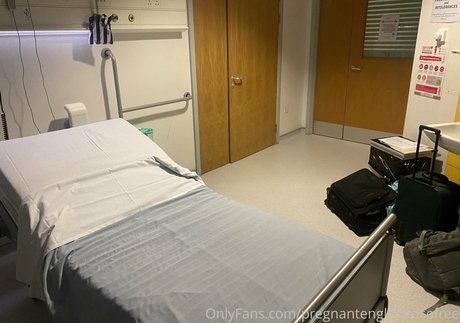 Pregnant English Rose hd actress images