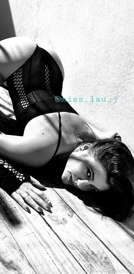 miss lau j adult model pic