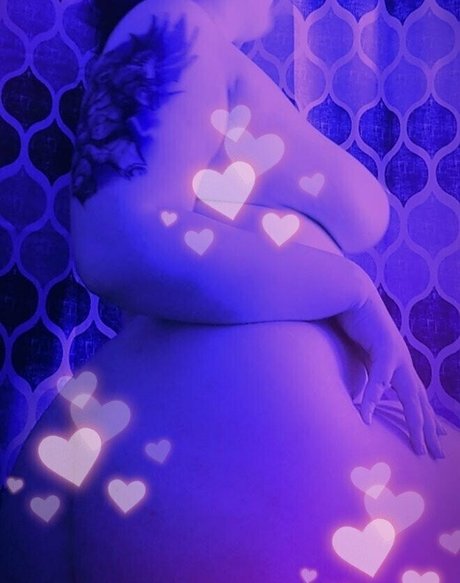 shylohnova hot model picture