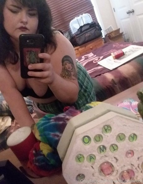 onechubbywitch naked model gallery