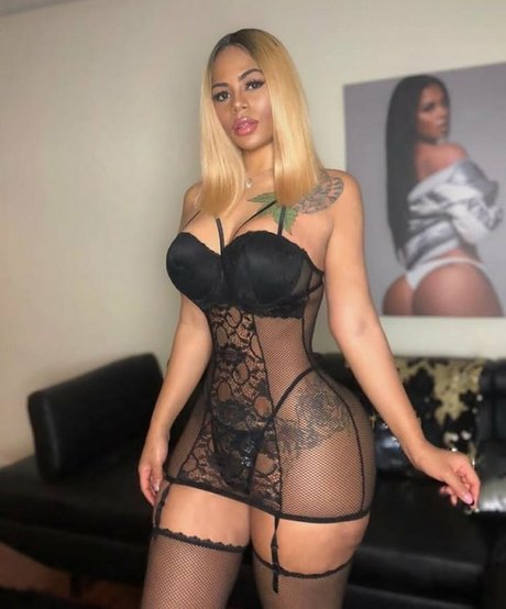 curvy muscle onlyfans erotic archive