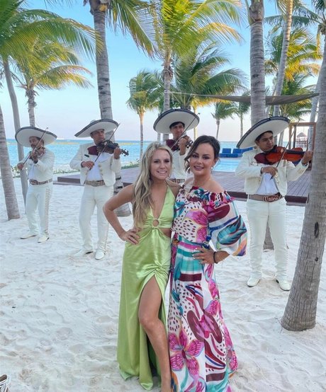 Lacey Chester free model pic