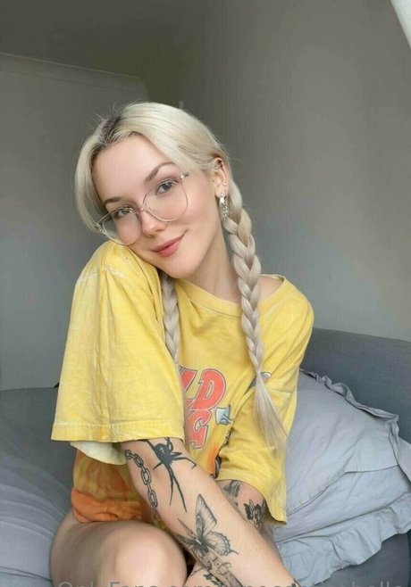 Innocent Isabelle free actress photo