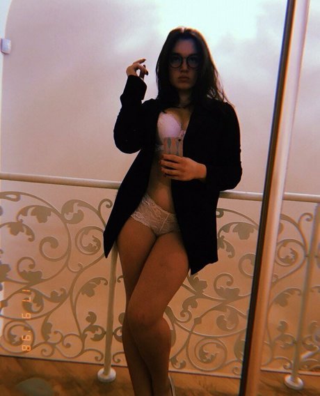 bella sun_ naked star picture