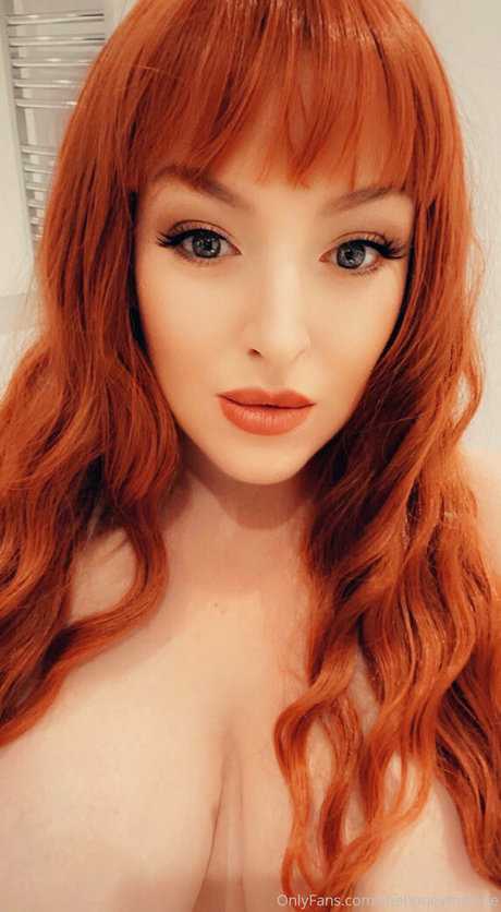 thehoneymalone model hd pic