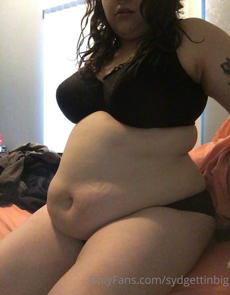 sydgettinbig hot pornstar picture